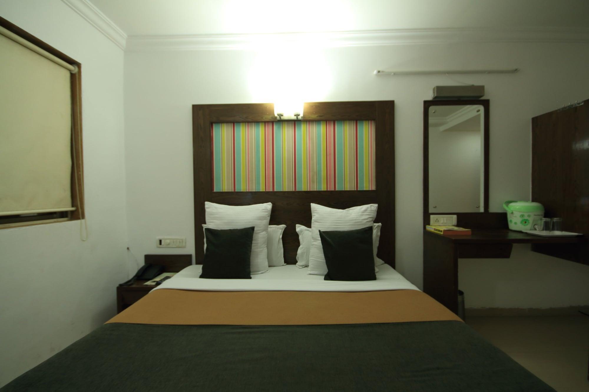 OYO 891 Hotel Kadamb Inn Ahmedabad Exterior foto