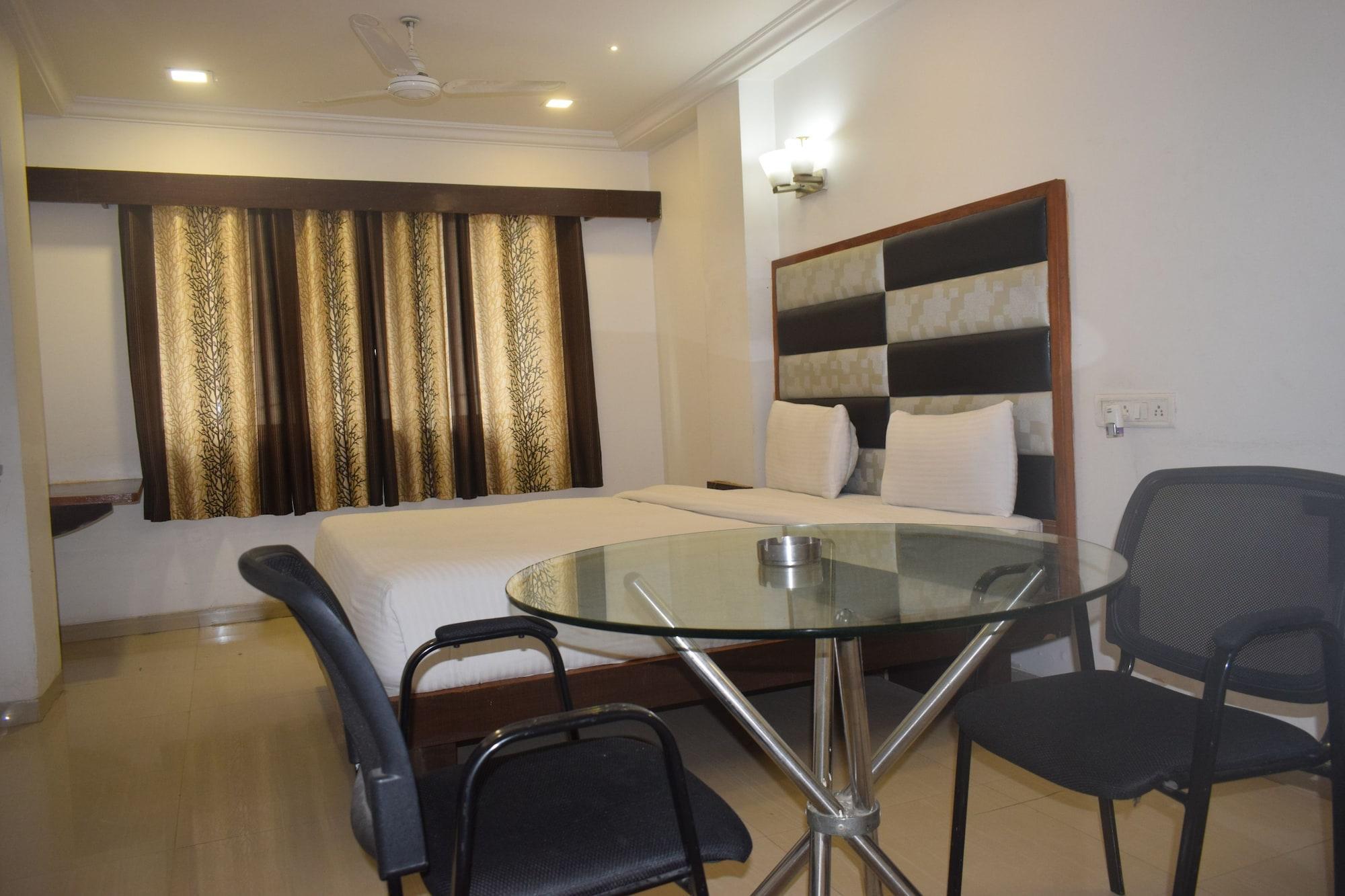 OYO 891 Hotel Kadamb Inn Ahmedabad Exterior foto